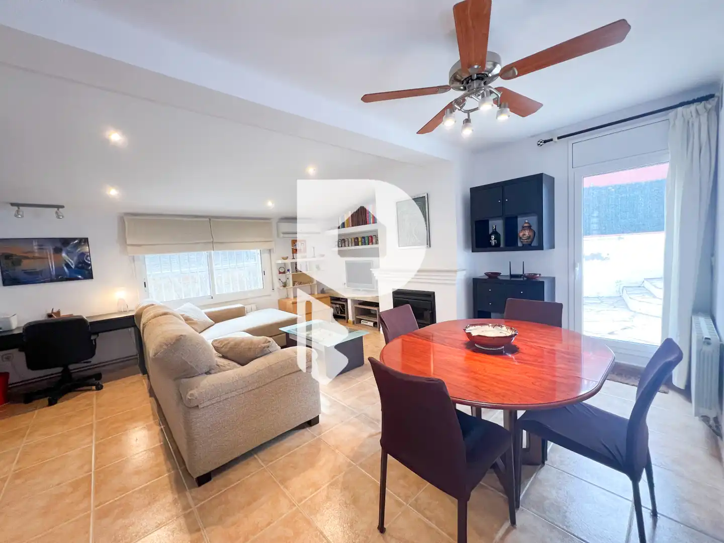 Sala de estar de Casa o chalet en venta en Esparreguera con Aire acondicionado, Calefacción y Jardín privado