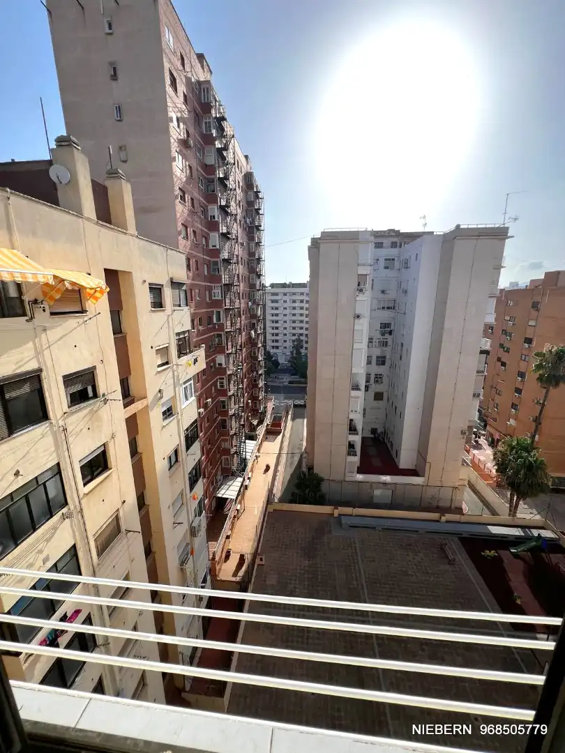 Appartamento con terrazza in affitto a Calle Doctor Luis Calandre 18, imagen 33