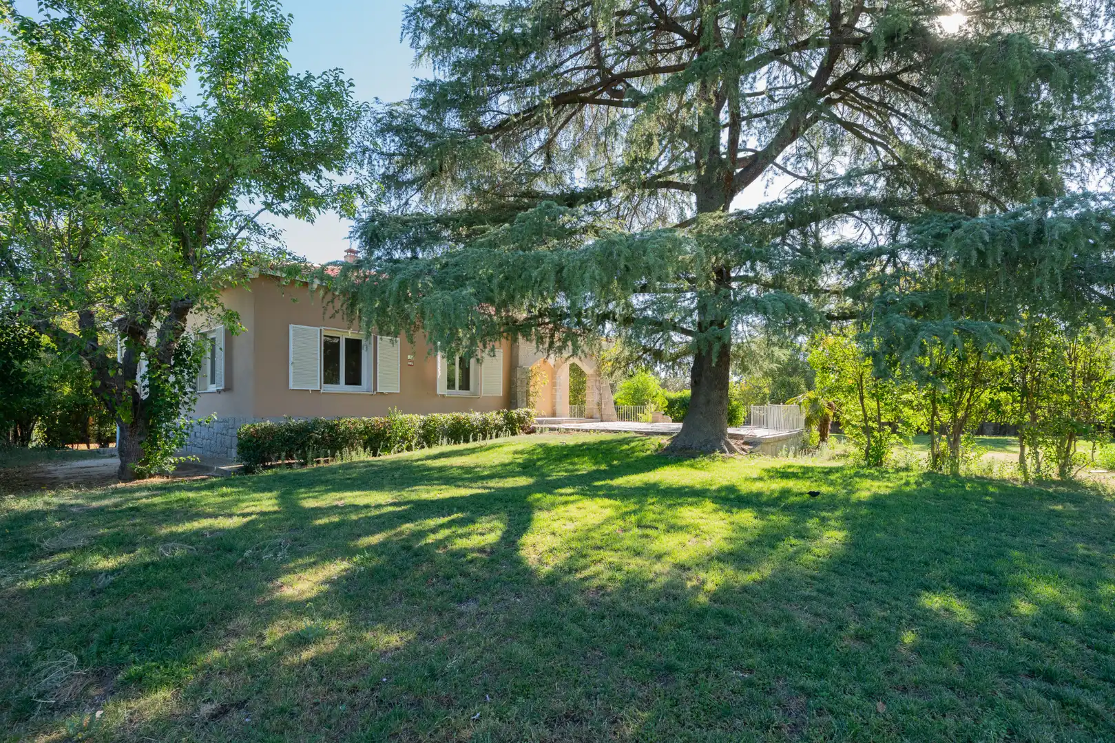 Chalet con jardín en alquiler en Moncloa - Aravaca