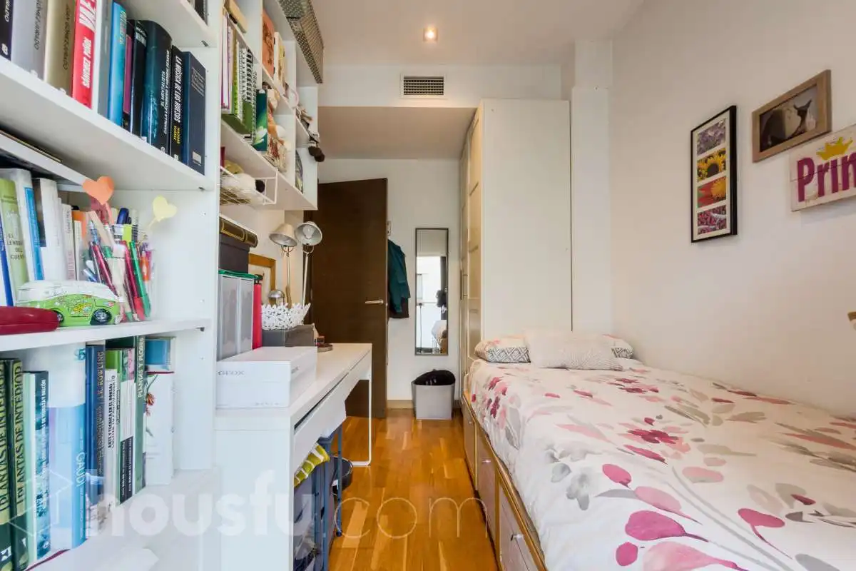 Habitación de Casa o chalet en venta en Barcelona con Aire acondicionado, Calefacción y Jardín privado