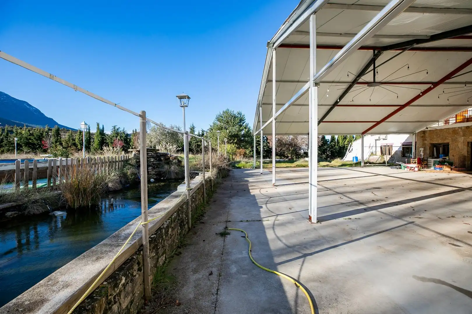 Vista exterior de Edifici en venda en Santa Cruz de la Serós
