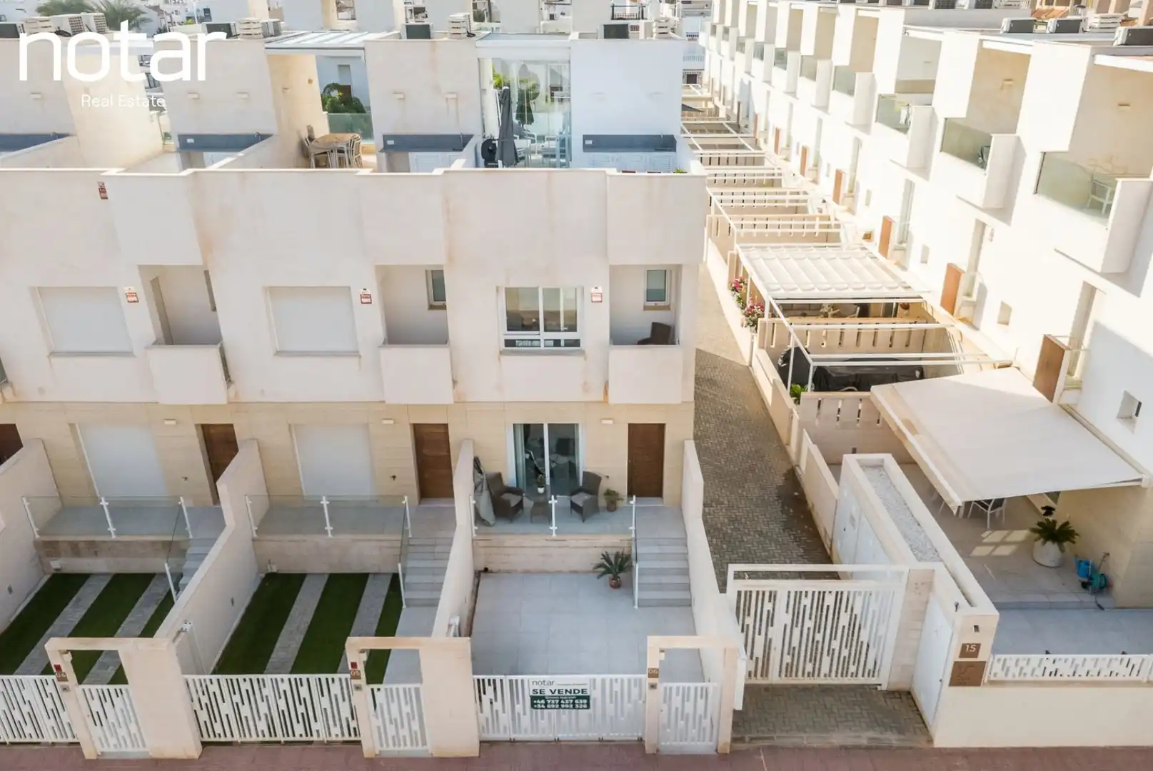 Adosado con piscina en venta en Residencial Cala Salada - Rosaleda