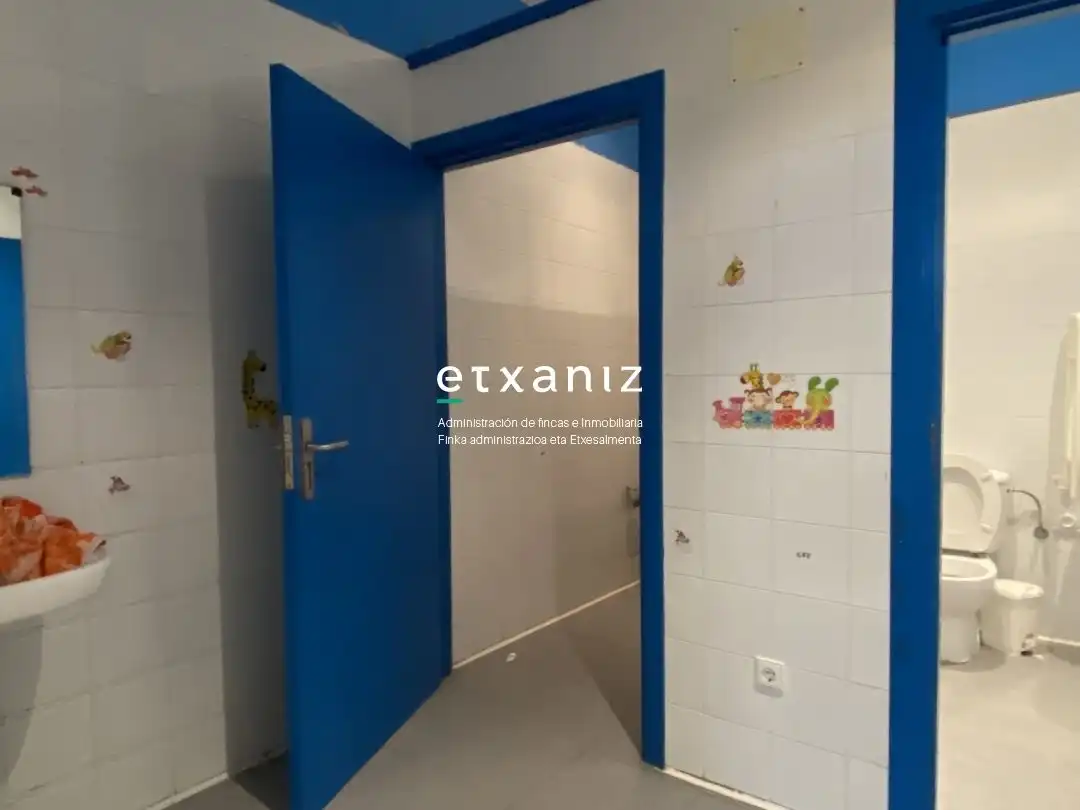 Bathroom of Commercial properties for sale in Lasarte-Oria