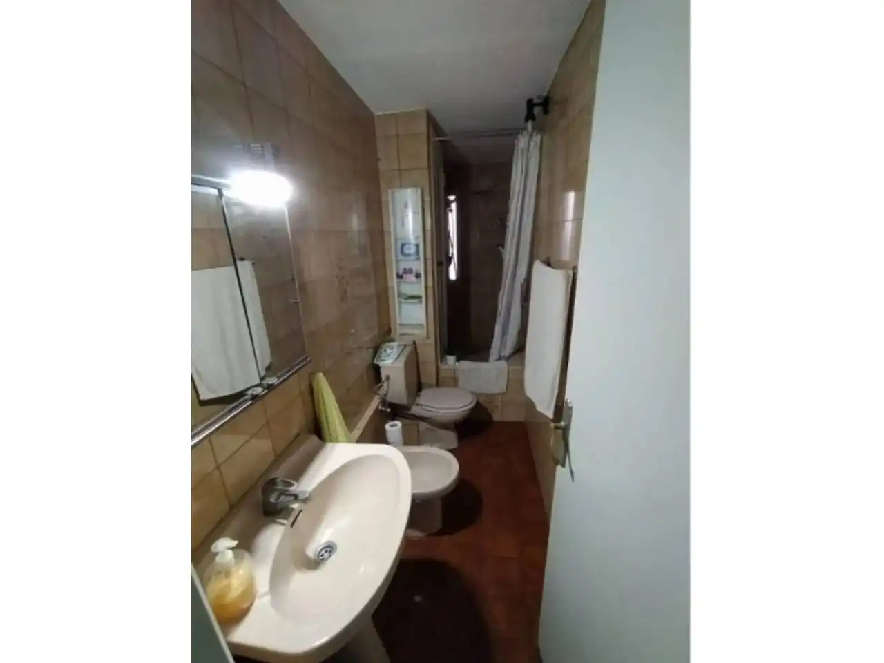 Baño de Piso en venta en L'Hospitalet de Llobregat con Balcón