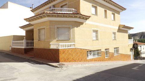 Chalet con negocio