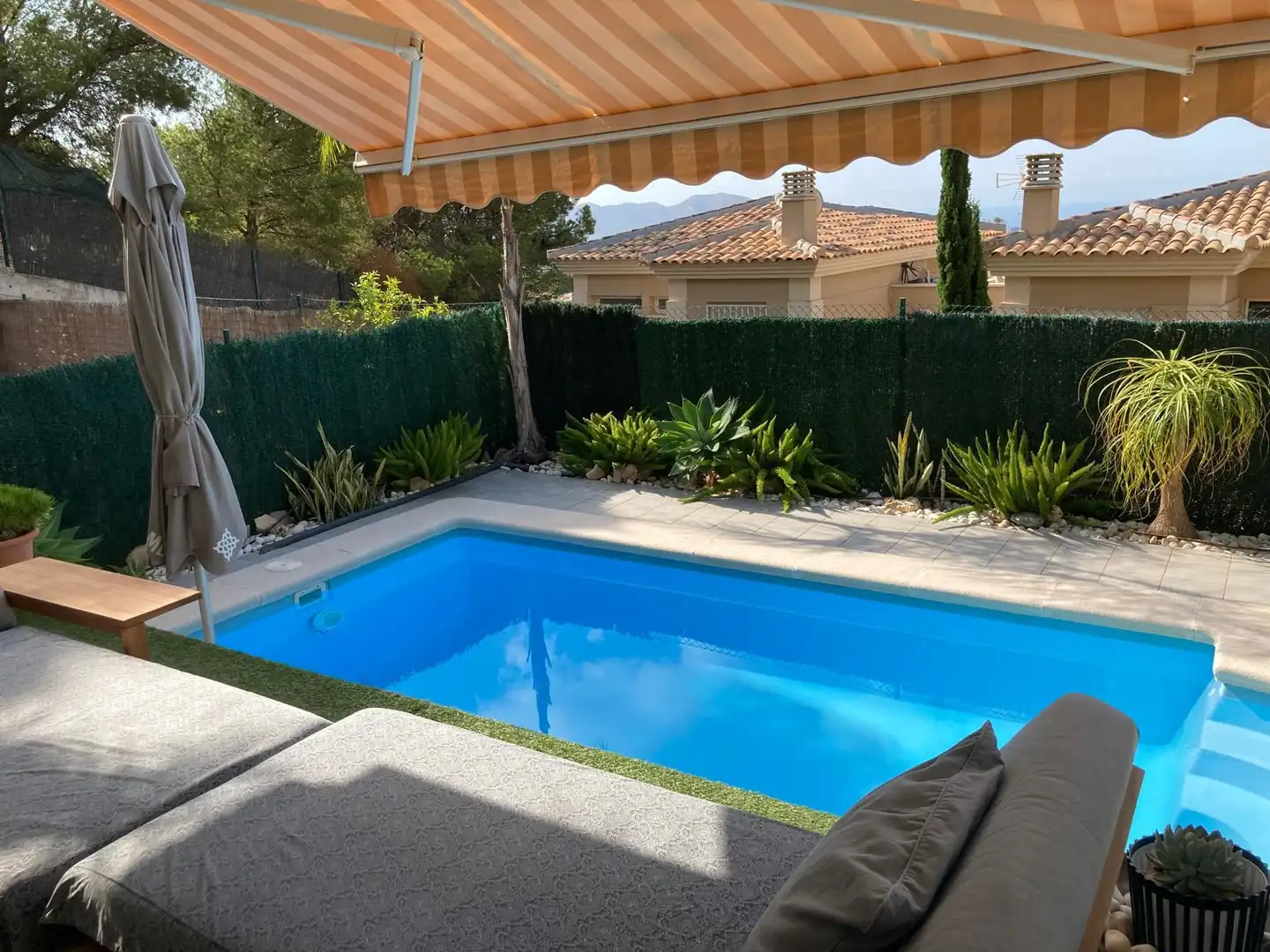 Piscina de Casa adosada en venta en La Nucia con Aire acondicionado, Jardín privado y Terraza