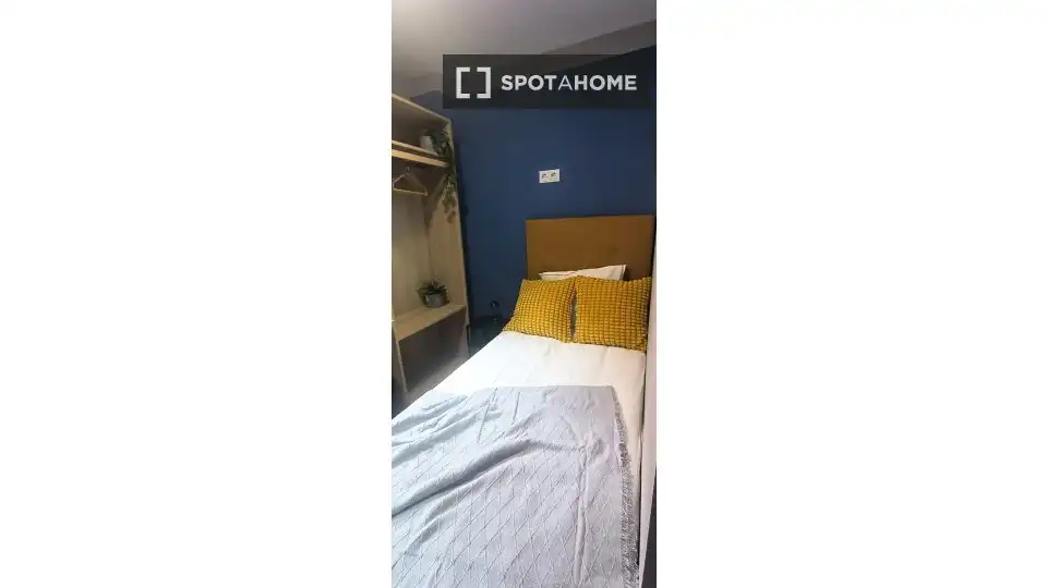 Habitación de Piso para compartir en Segovia con Aire acondicionado, Calefacción y Amueblado