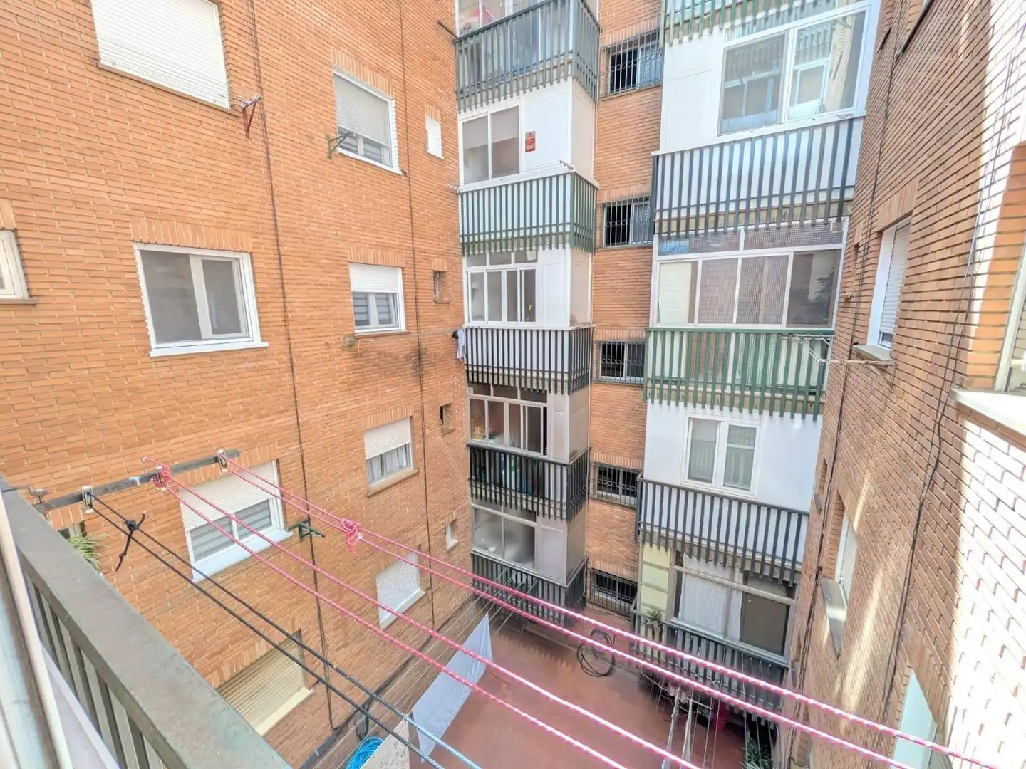 Vista exterior de Pis en venda en Alcalá de Henares amb Calefacció