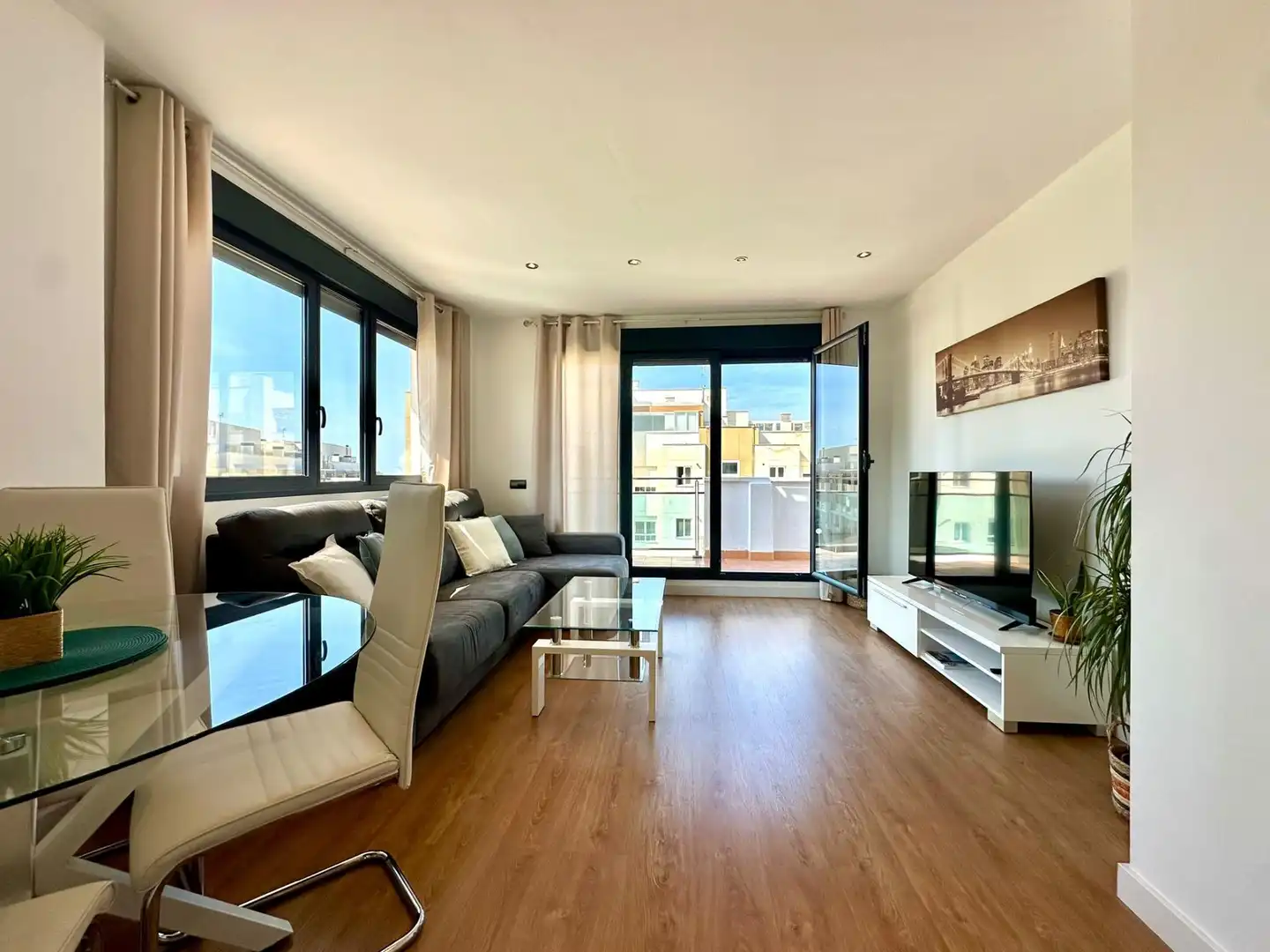 Sala de estar de Piso en venta en Almería con Aire acondicionado, Terraza y Trastero