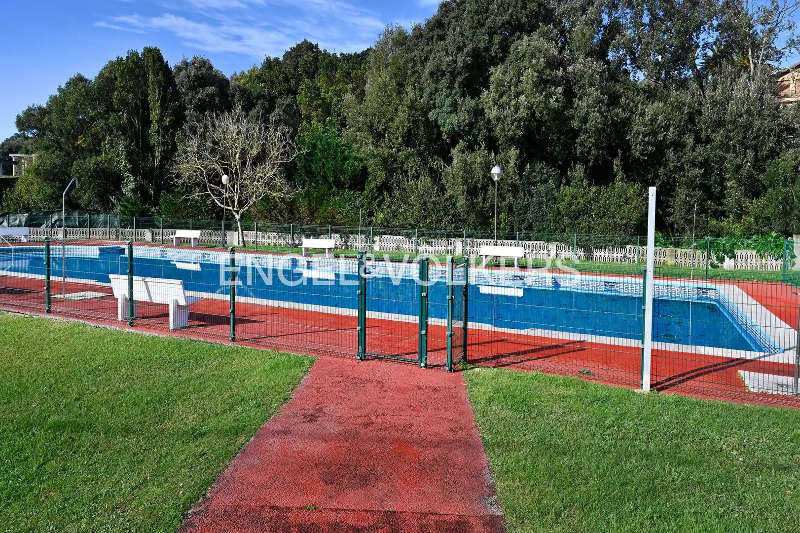 Piscina de Casa o xalet en venda en Bareyo amb Calefacció, Jardí privat i Terrassa