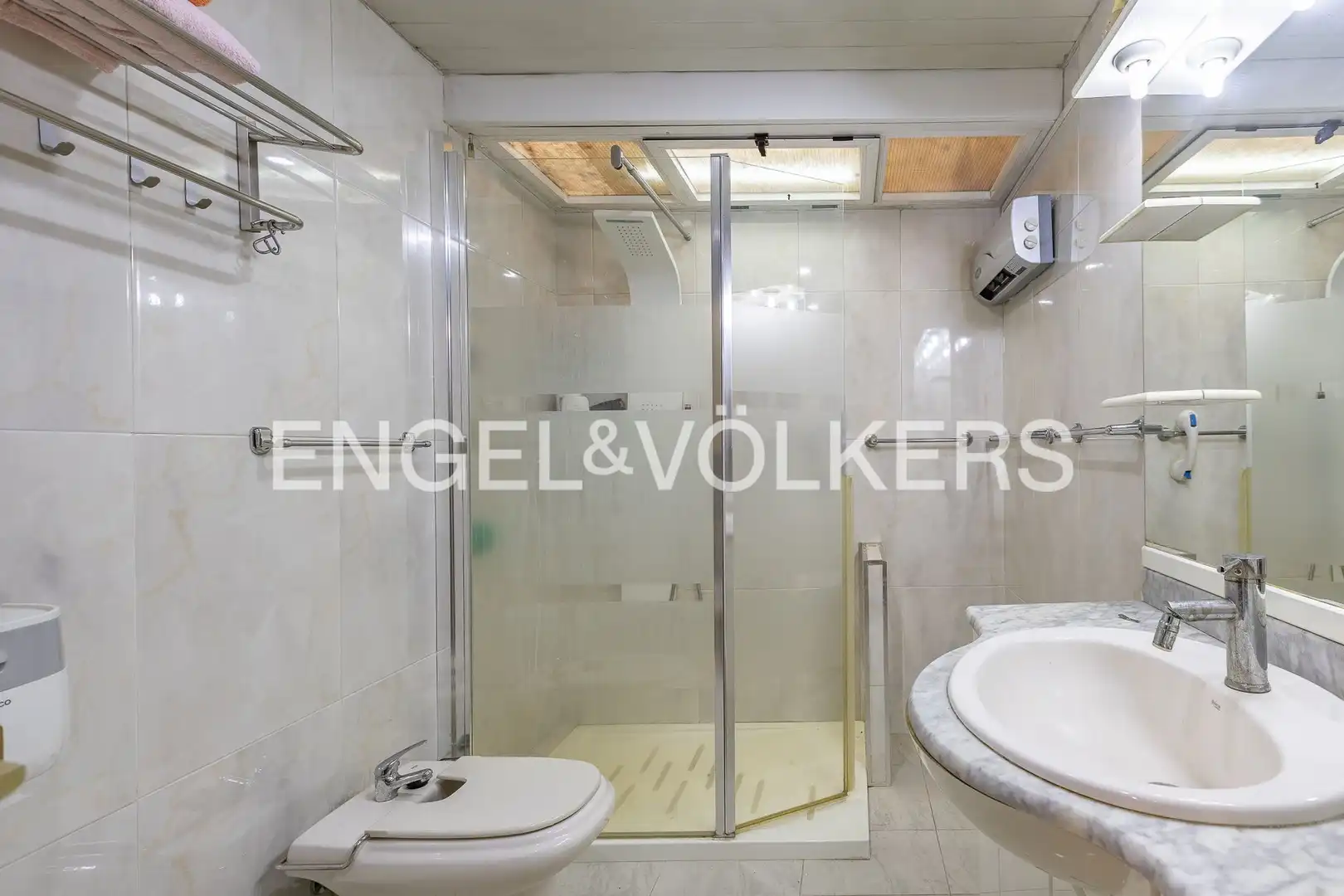 Baño de Casa adosada en venta en Terrassa con Calefacción, Jardín privado y Terraza
