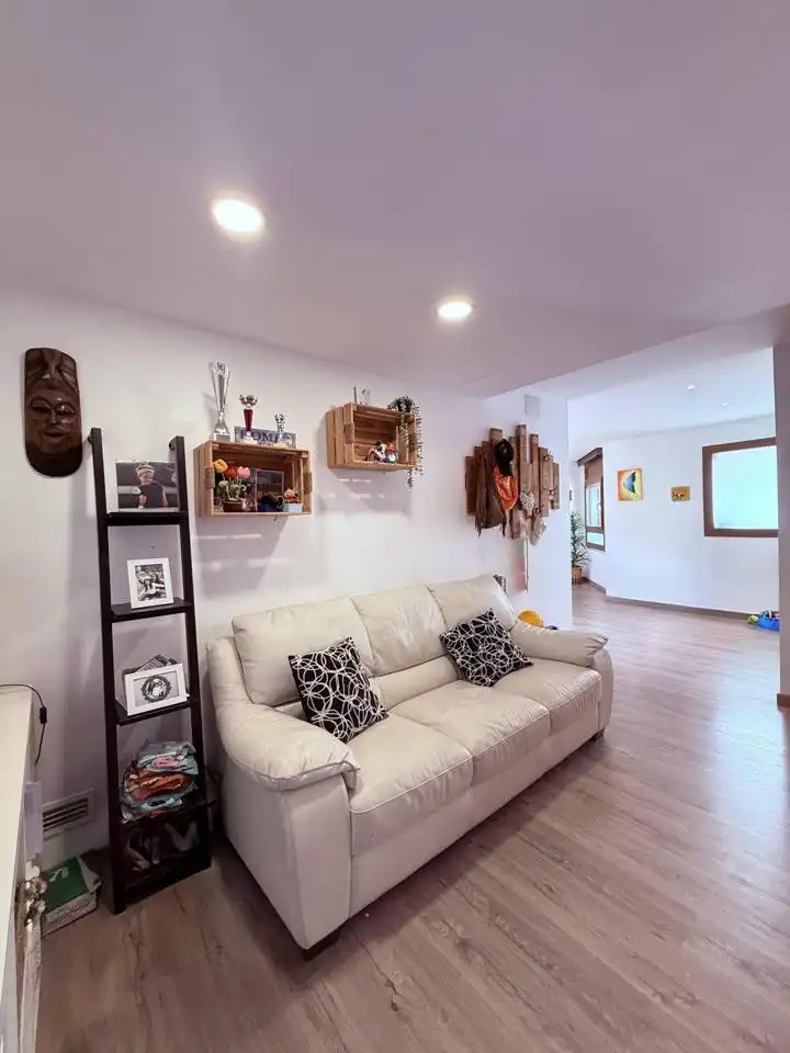 Sala d'estar de Casa o xalet en venda en Castellar del Vallès amb Aire condicionat, Calefacció i Parquet