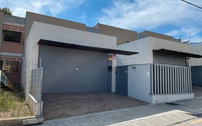 Vista exterior de Casa o xalet de lloguer en Calafell amb Aire condicionat i Terrassa