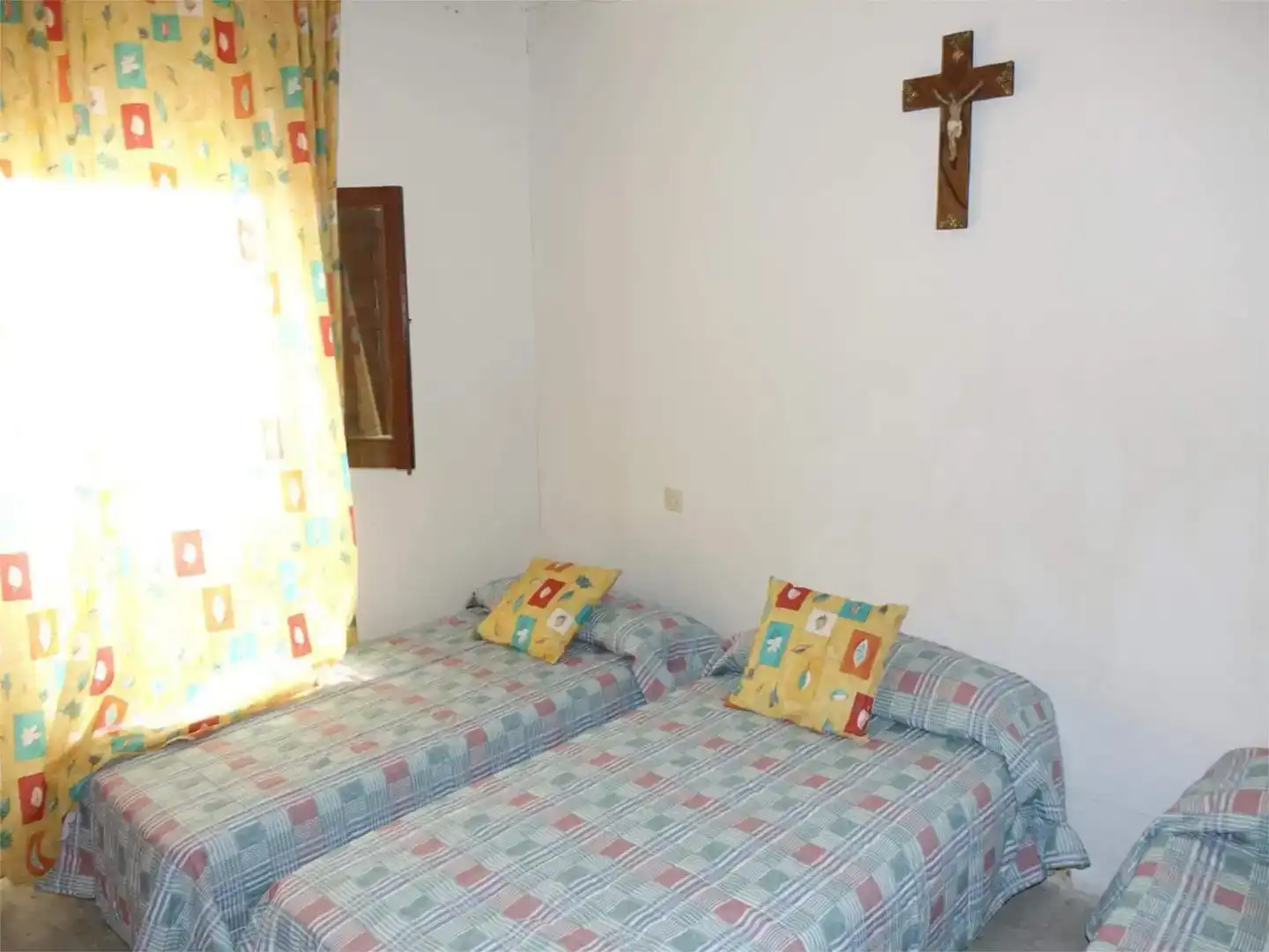 Dormitori de Casa adosada en venda en Pórtugos amb Moblat i Balcó