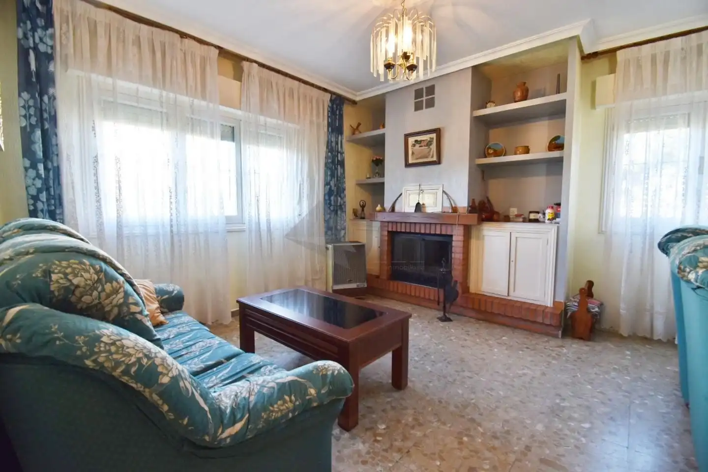 Sala d'estar de Casa o xalet en venda en Olmedo amb Calefacció, Jardí privat i Moblat