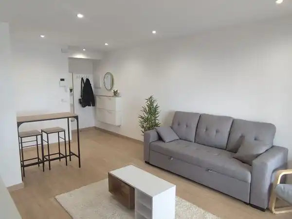 Living room of Flat for sale in Vigo   with Heating, Storage room and Furnished
