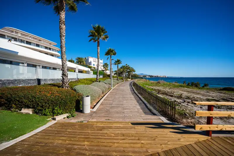Vista exterior de Casa o chalet de alquiler en Estepona con Aire acondicionado, Calefacción y Jardín privado