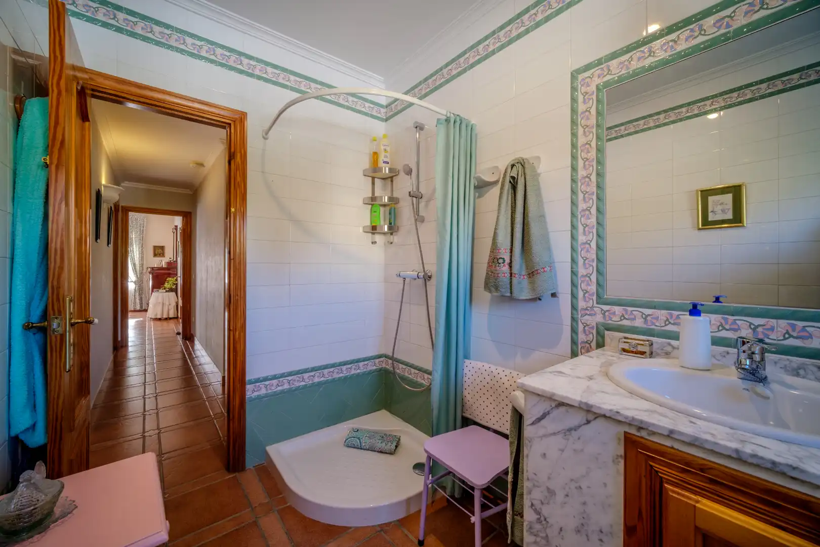 Bany de Casa o xalet en venda en Montequinto amb Jardí privat, Terrassa i Moblat