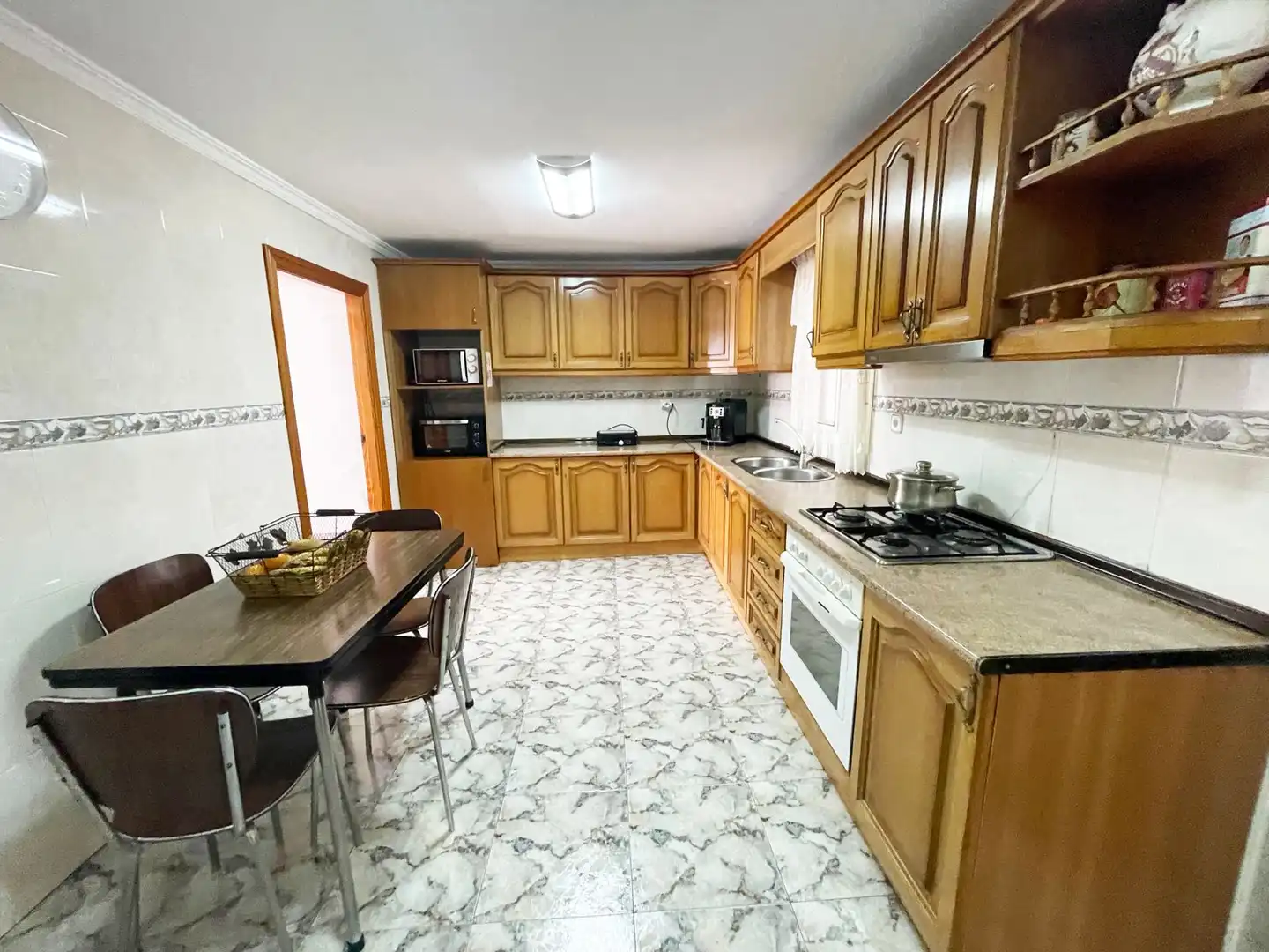Cuina de Casa o xalet en venda en Viñuela amb Moblat i Balcó