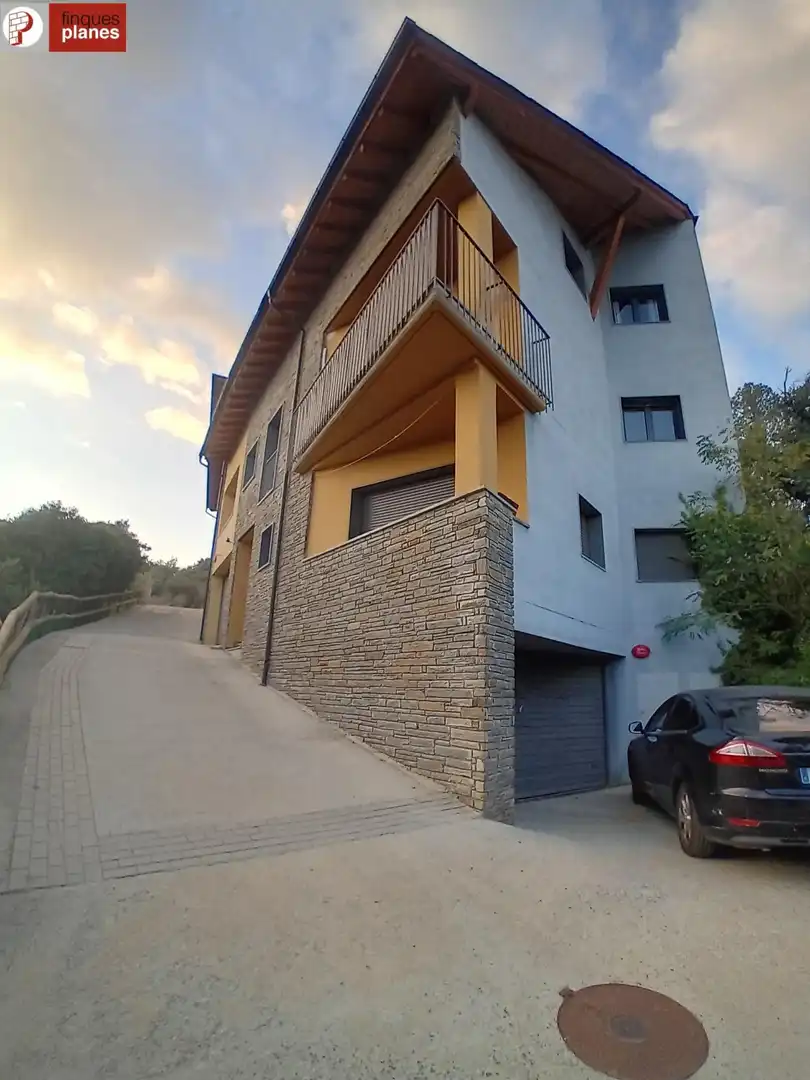 Vista exterior de Piso en venta en Montferrer i Castellbò con Calefacción, Terraza y Amueblado