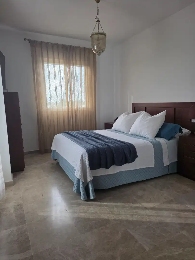 Habitación de Casa adosada en venta en Utrera con Aire acondicionado, Jardín privado y Terraza