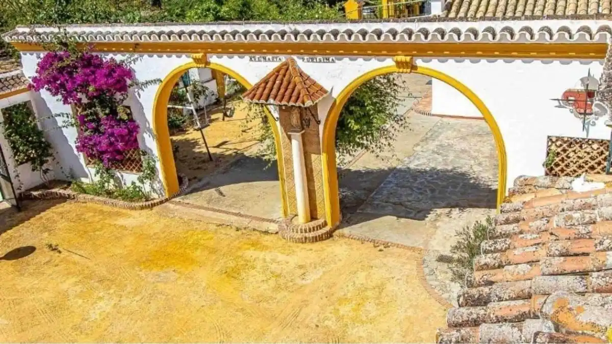 Vista exterior de Casa o xalet en venda en Marchena amb Aire condicionat, Calefacció i Jardí privat