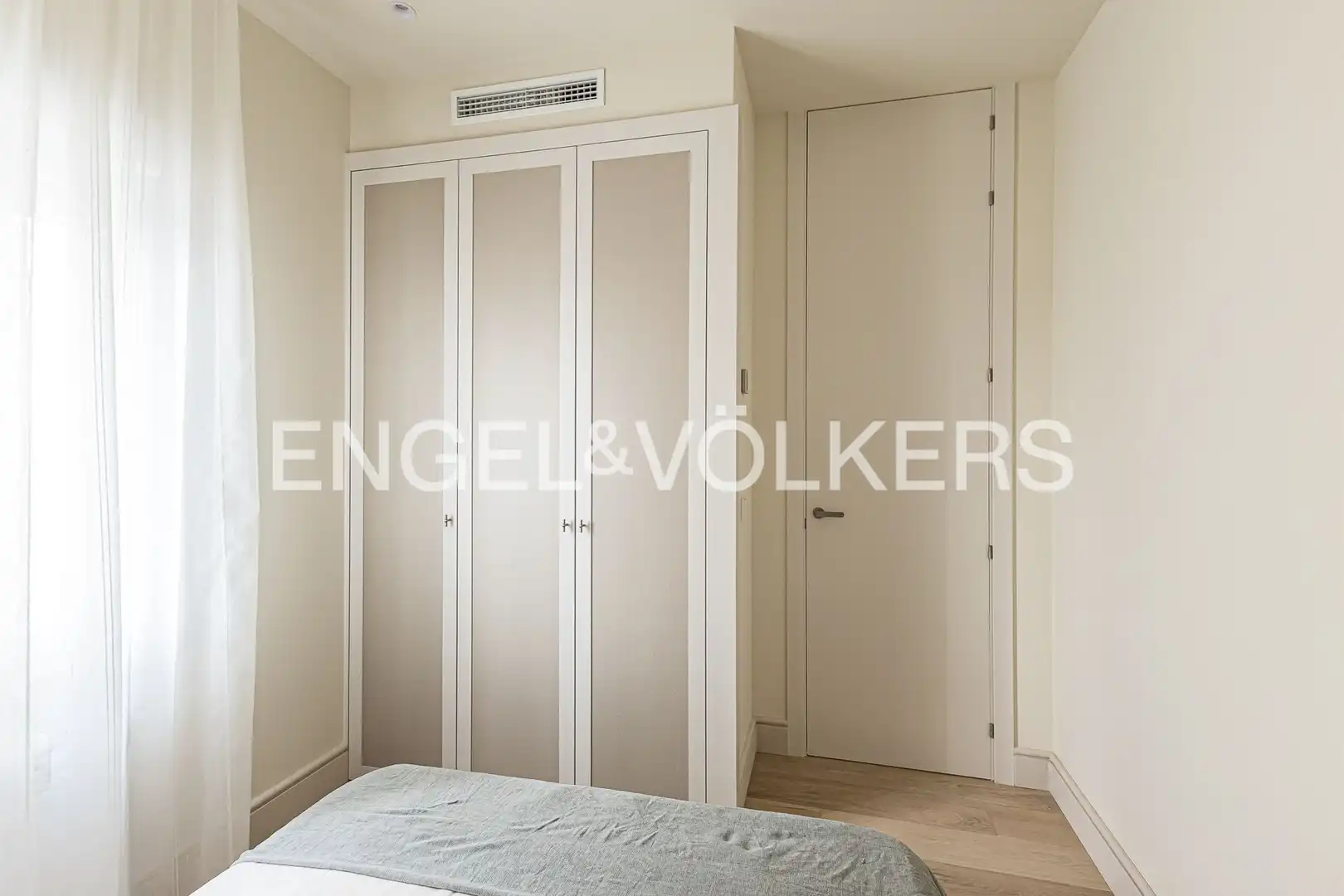 Bedroom of Flat for sale in Madrid  with Air Conditioner, Heating and Parquet flooring