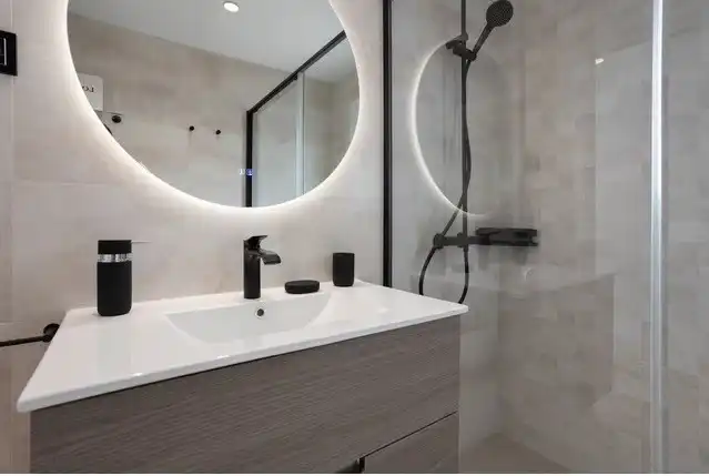 Baño de Ático en venta en Marbella con Aire acondicionado, Calefacción y Jardín privado