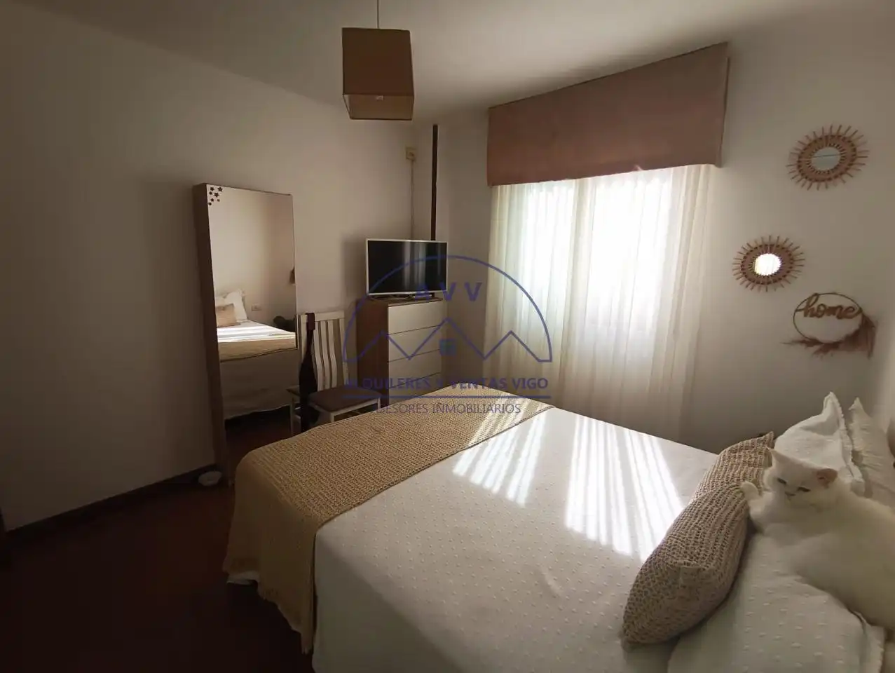 Habitación de Piso en venta en Vigo  con Trastero y Amueblado