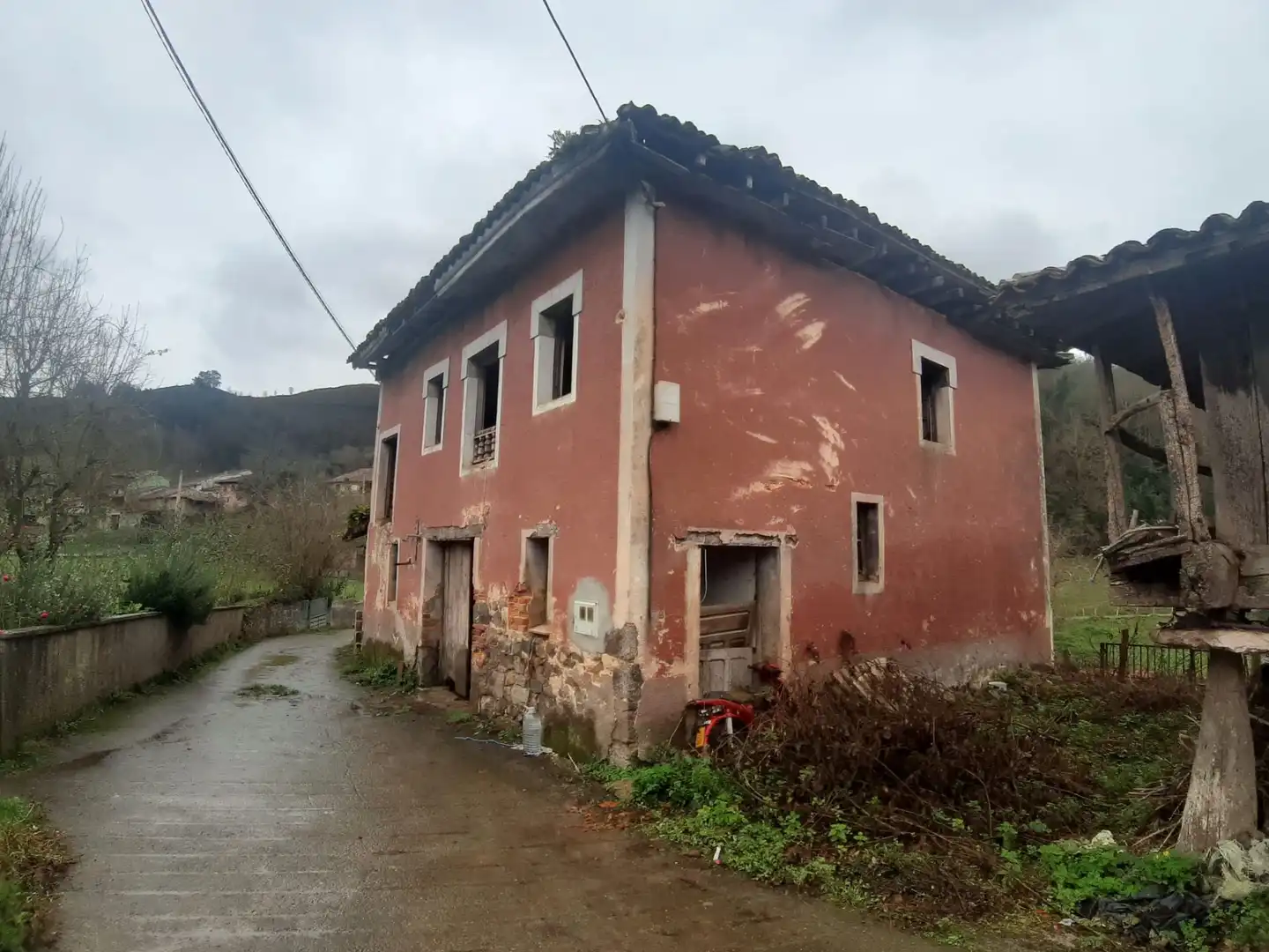 Casa in vendita a Parres