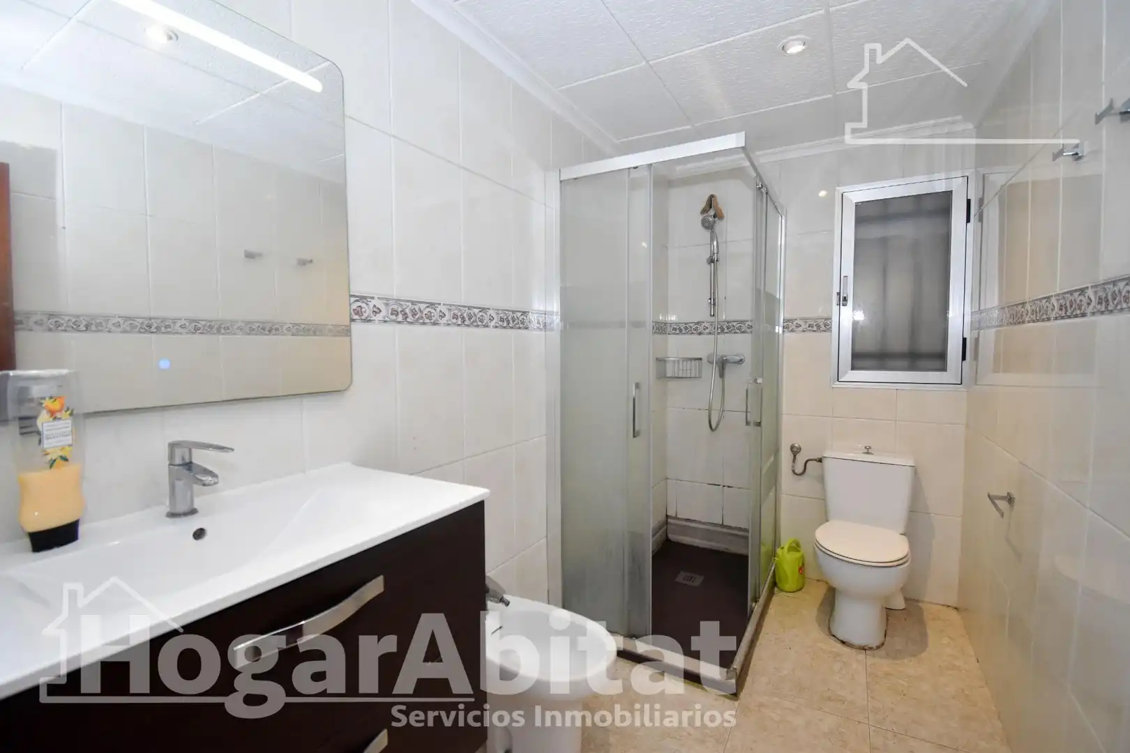 Bany de Pis en venda en Castellón de la Plana / Castelló de la Plana amb Aire condicionat, Calefacció i Moblat