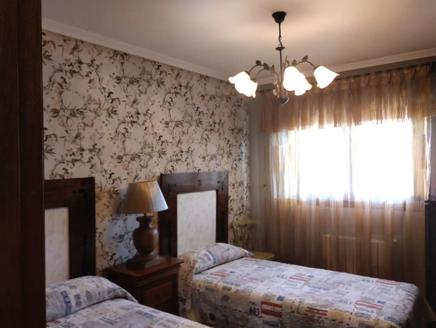 Casa aparellada amb terrassa en venda a Barrio Villasomera 3, imagen 8
