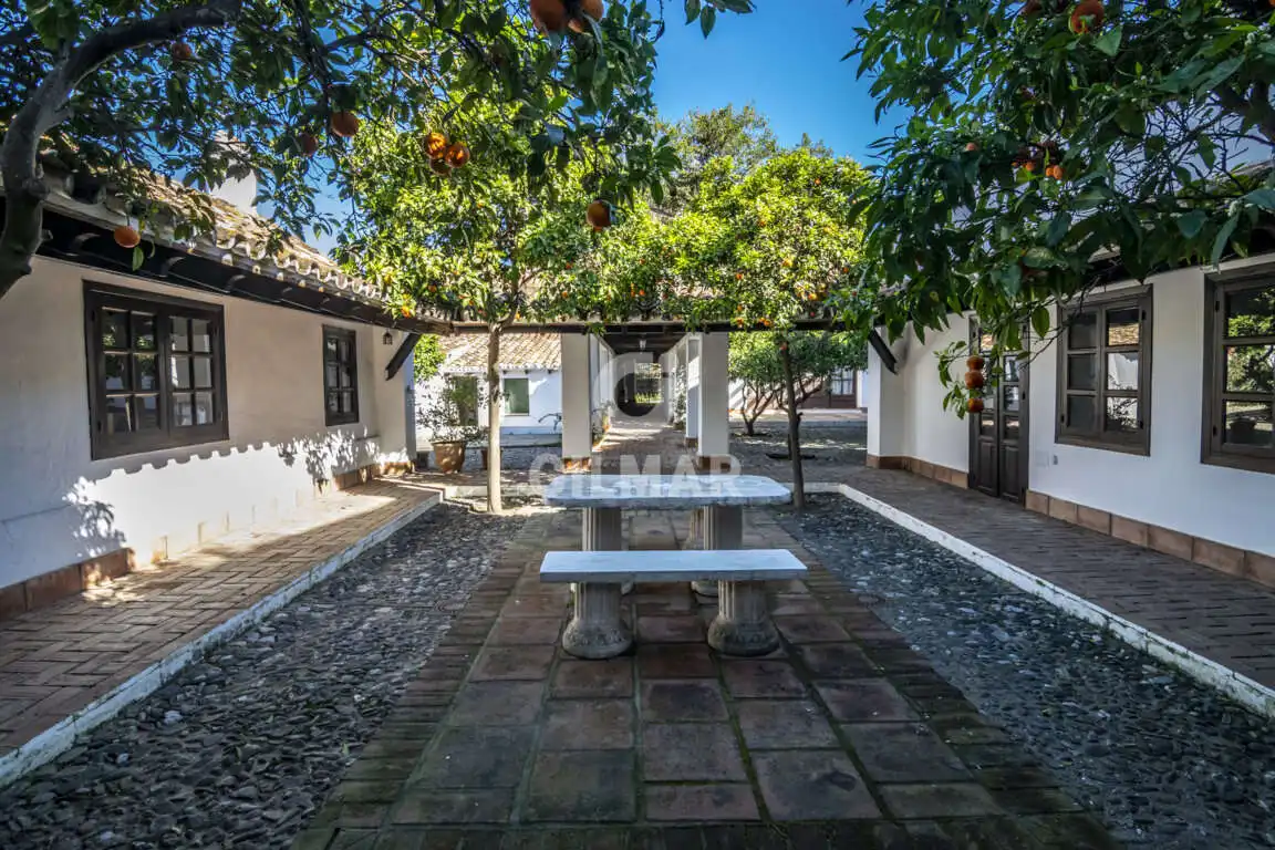Chalet con piscina en venta en San Enrique - Guadiaro -  Pueblo Nuevo, imagen 5
