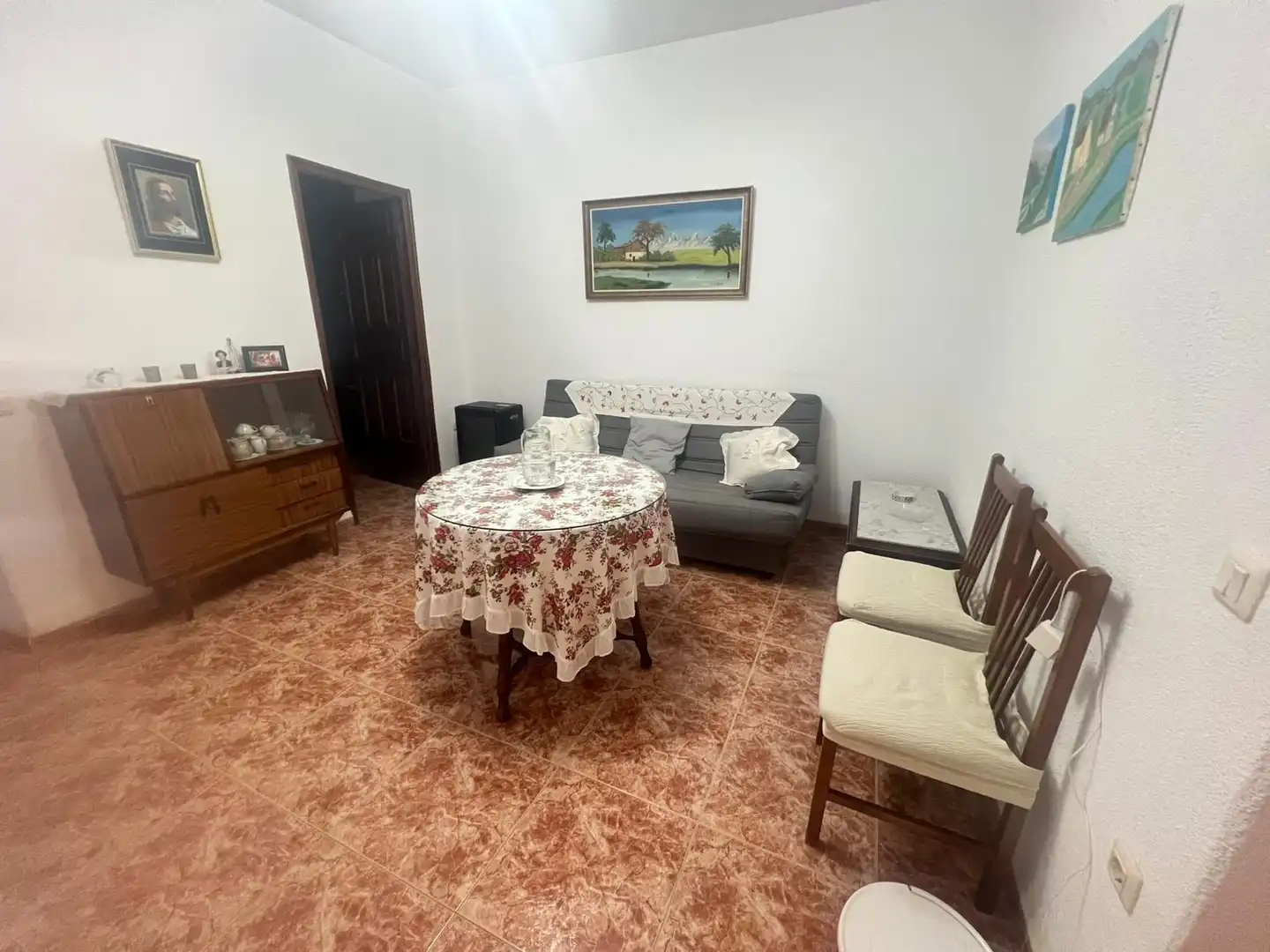 Sala d'estar de Casa o xalet en venda en Almadén amb Calefacció, Jardí privat i Moblat