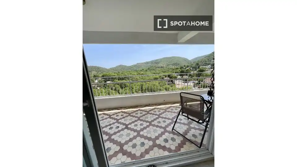 Balcony of Flat for rent in Gilet  with Air Conditioner, Heating and Furnished