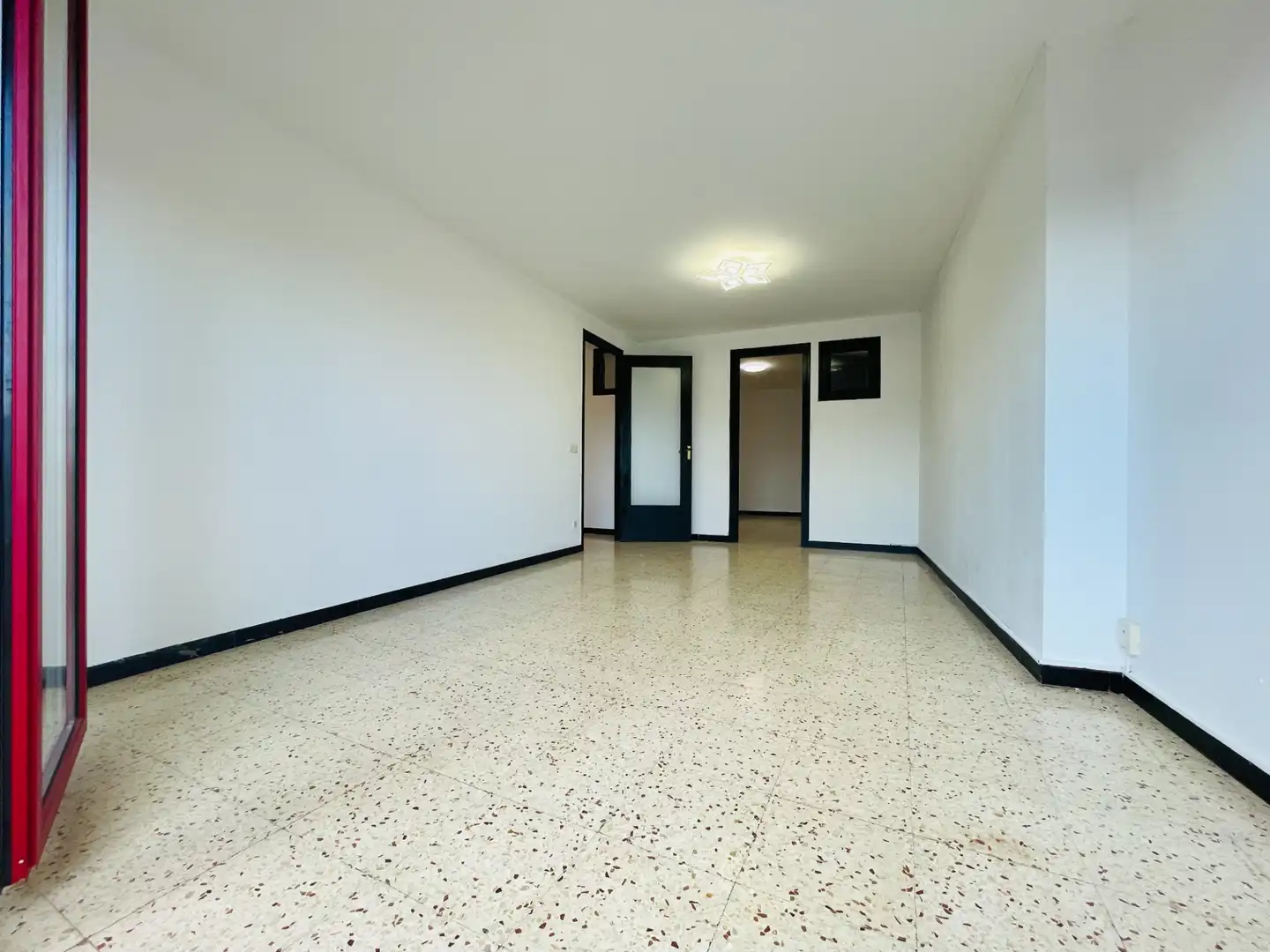 Sala d'estar de Pis en venda en Corbera de Llobregat amb Forn i Balcó