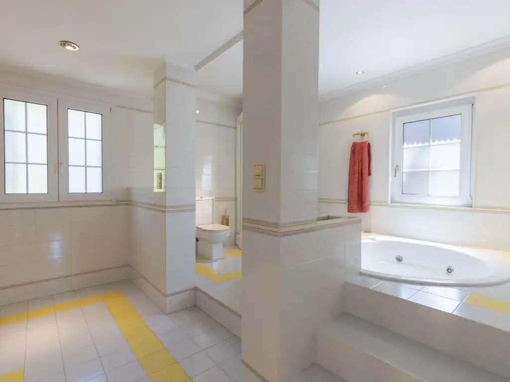 Bathroom of Houses for sale in Granada