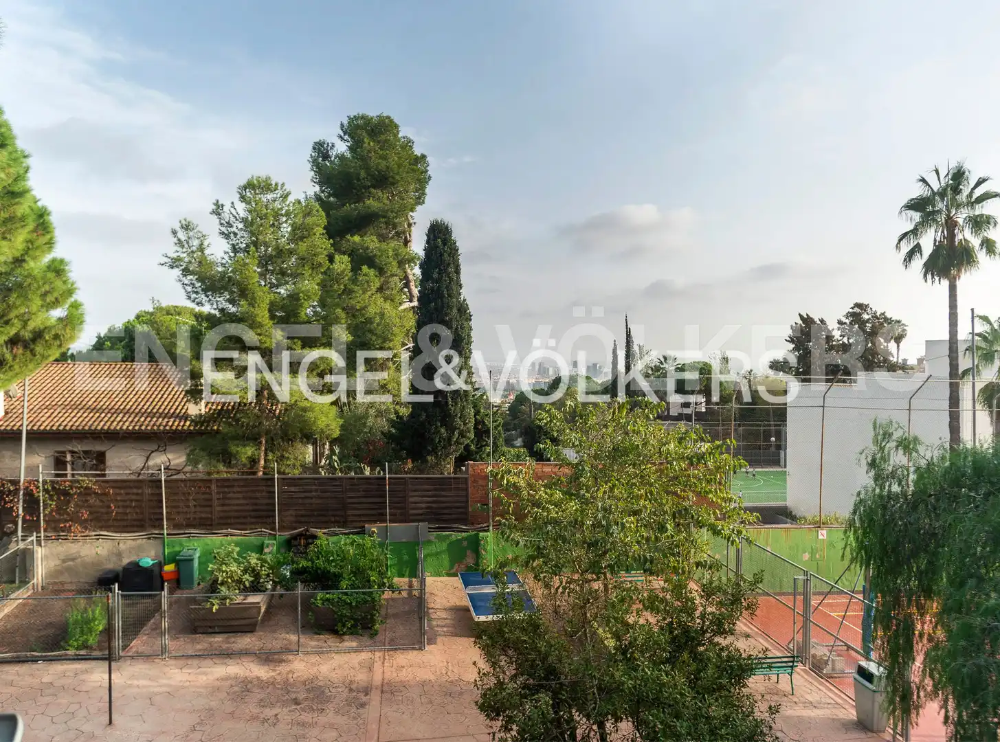 Terrassa de Casa o xalet en venda en Barcelona amb Calefacció, Jardí privat i Terrassa
