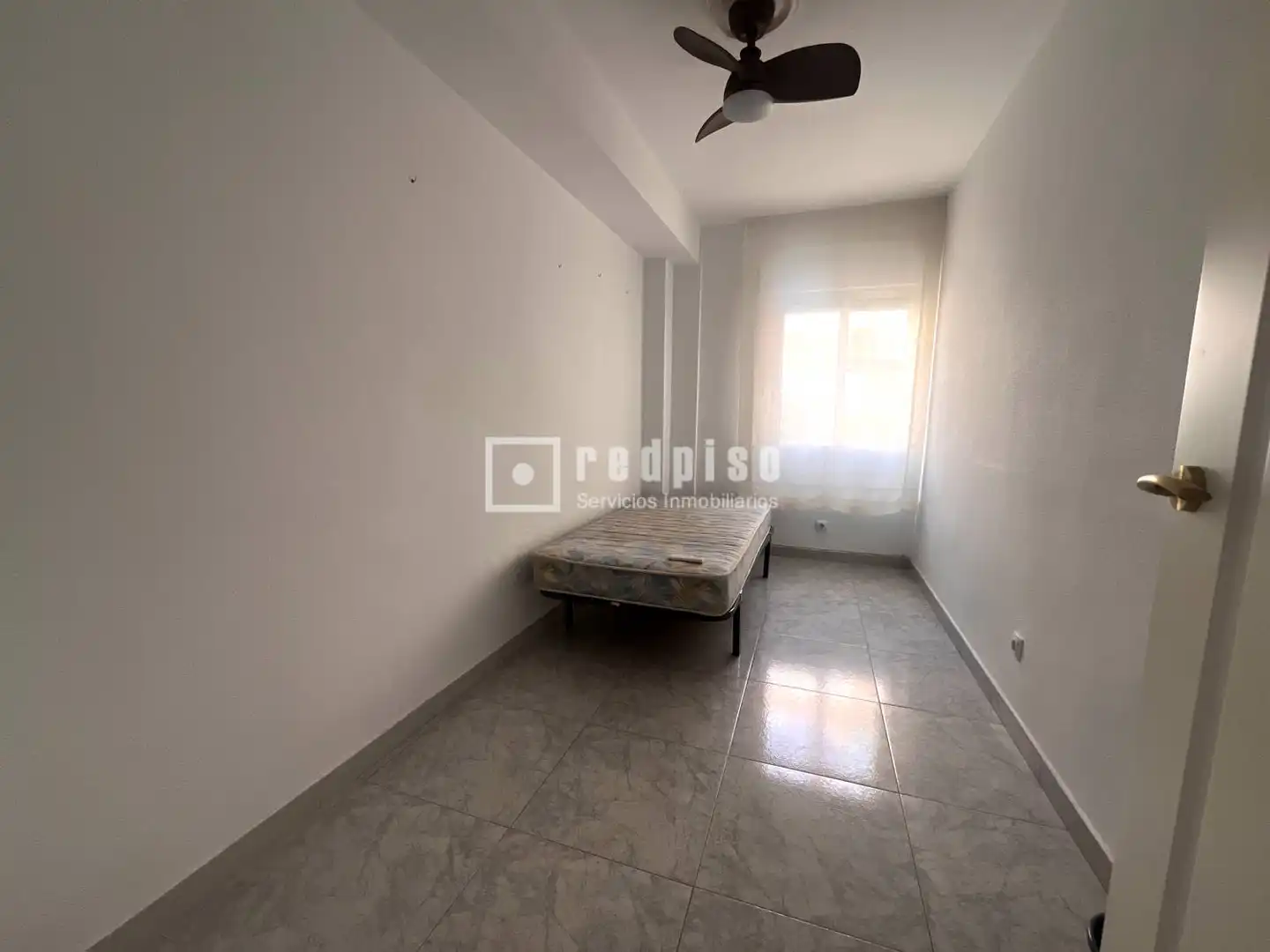 Bedroom of Flat for rent in Sevilla  with Air Conditioner and Private garden