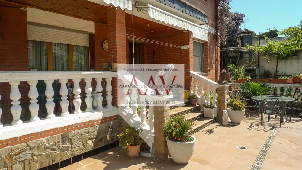 Jardí de Casa o xalet en venda en Cerdanyola del Vallès amb Aire condicionat, Calefacció i Jardí privat