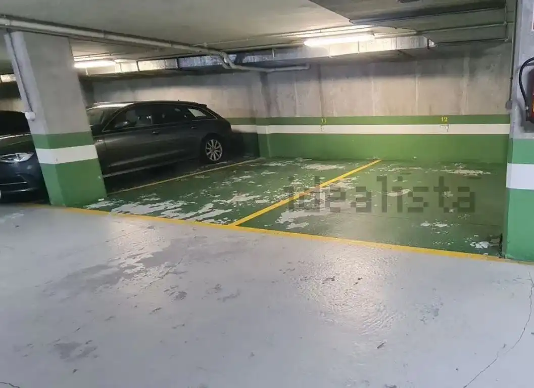 Aparcament amb ascensor en venda a Rúa de Eduardo Pondal, imagen 2