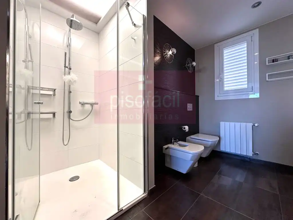 Bathroom of Flat for rent in Lugo