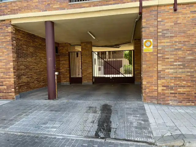 Parking de Apartamento en venta en Cistérniga con Calefacción, Trastero y Amueblado