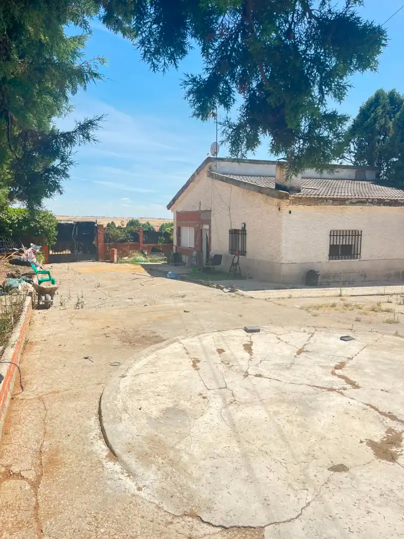 Houses for sale in Palomeque  with Alarm