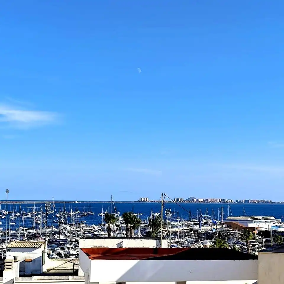 Vista exterior de Piso en venta en San Pedro del Pinatar con Aire acondicionado, Terraza y Trastero