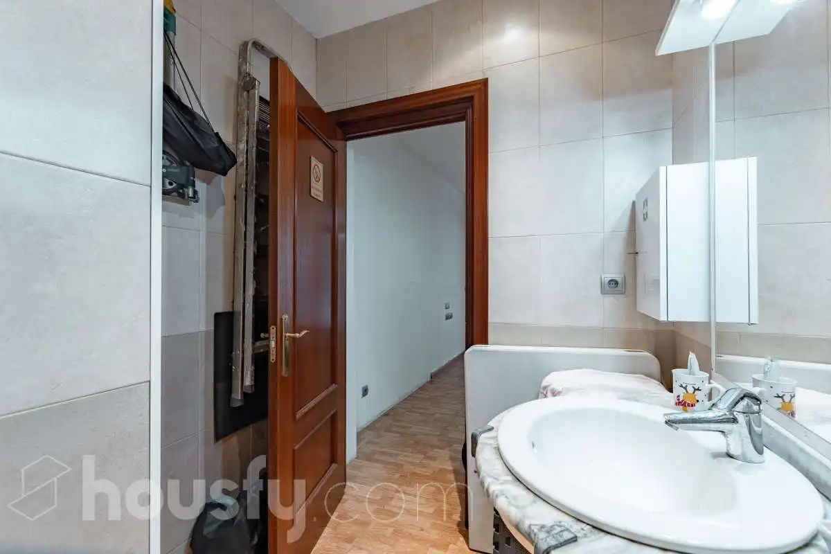 Baño de Planta baja en venta en Barcelona