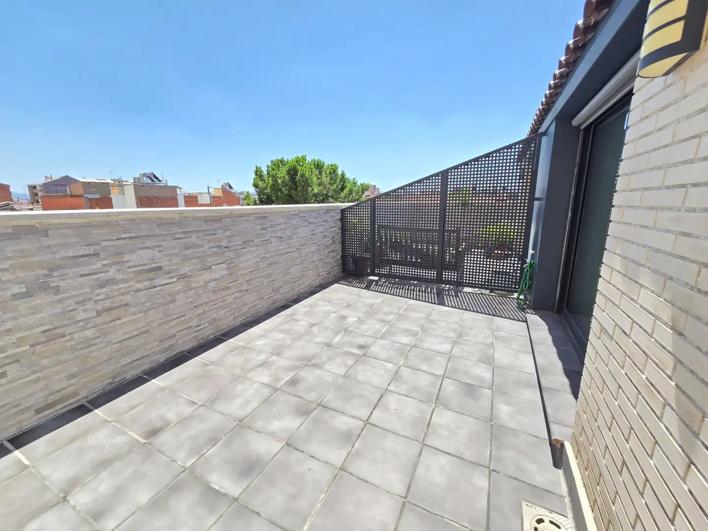 Terrasse von Einfamilien-Reihenhaus zum Verkauf in Sabadell mit Terrasse und Schwimmbad