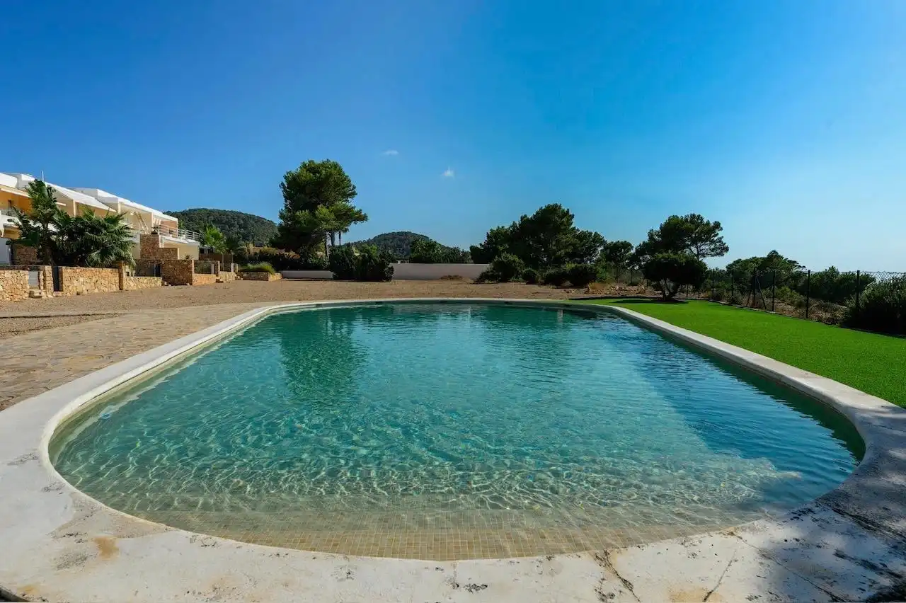 Piscina de Casa adosada en venda en Sant Josep de sa Talaia amb Aire condicionat, Calefacció i Jardí privat