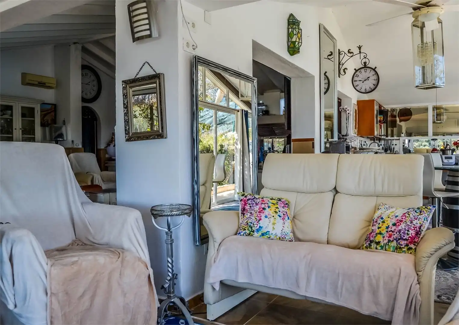 Sala d'estar de Finca rústica en venda en Arenas amb Aire condicionat, Jardí privat i Terrassa
