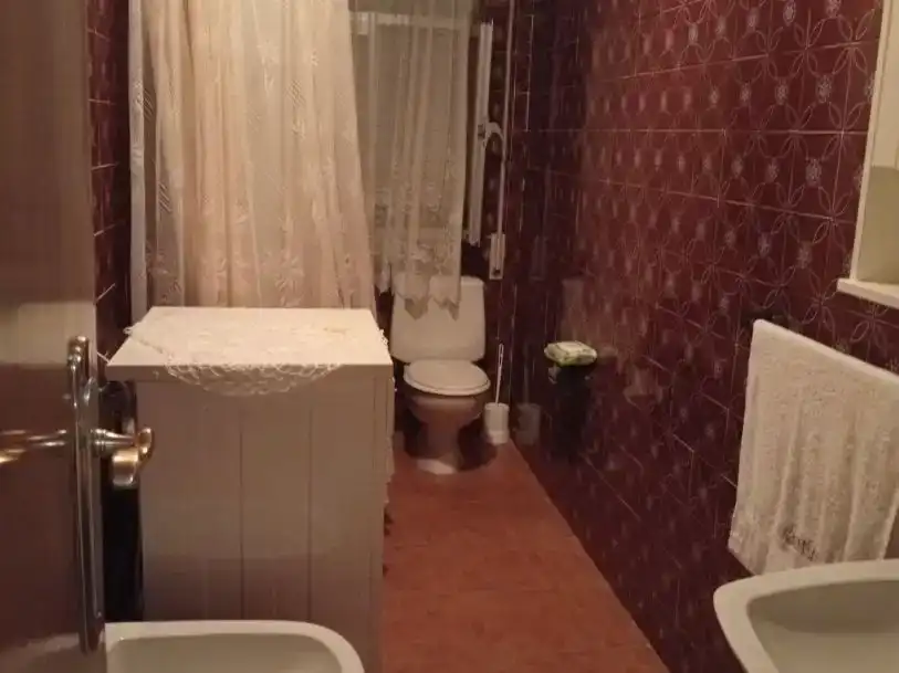 Bany de Pis en venda en Aldeadávila de la Ribera amb Moblat i Balcó